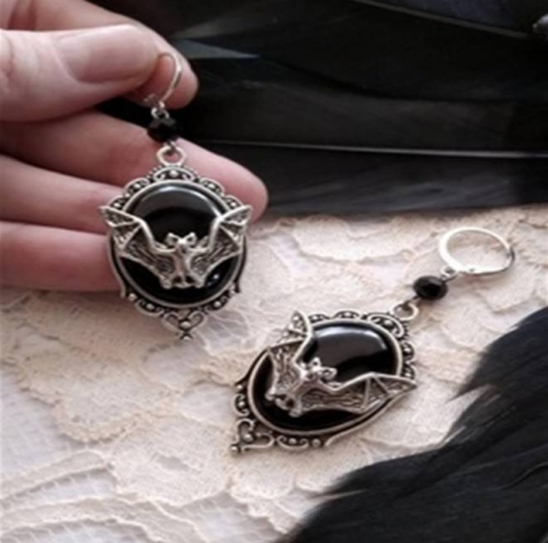 New Halloween necklace personality animal bat black gemstone necklace jewelry