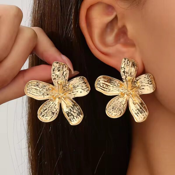 Ouya 18K PVD gold-plated large retro flower stainless steel earrings high-end geometric fashion jewelry party gifts